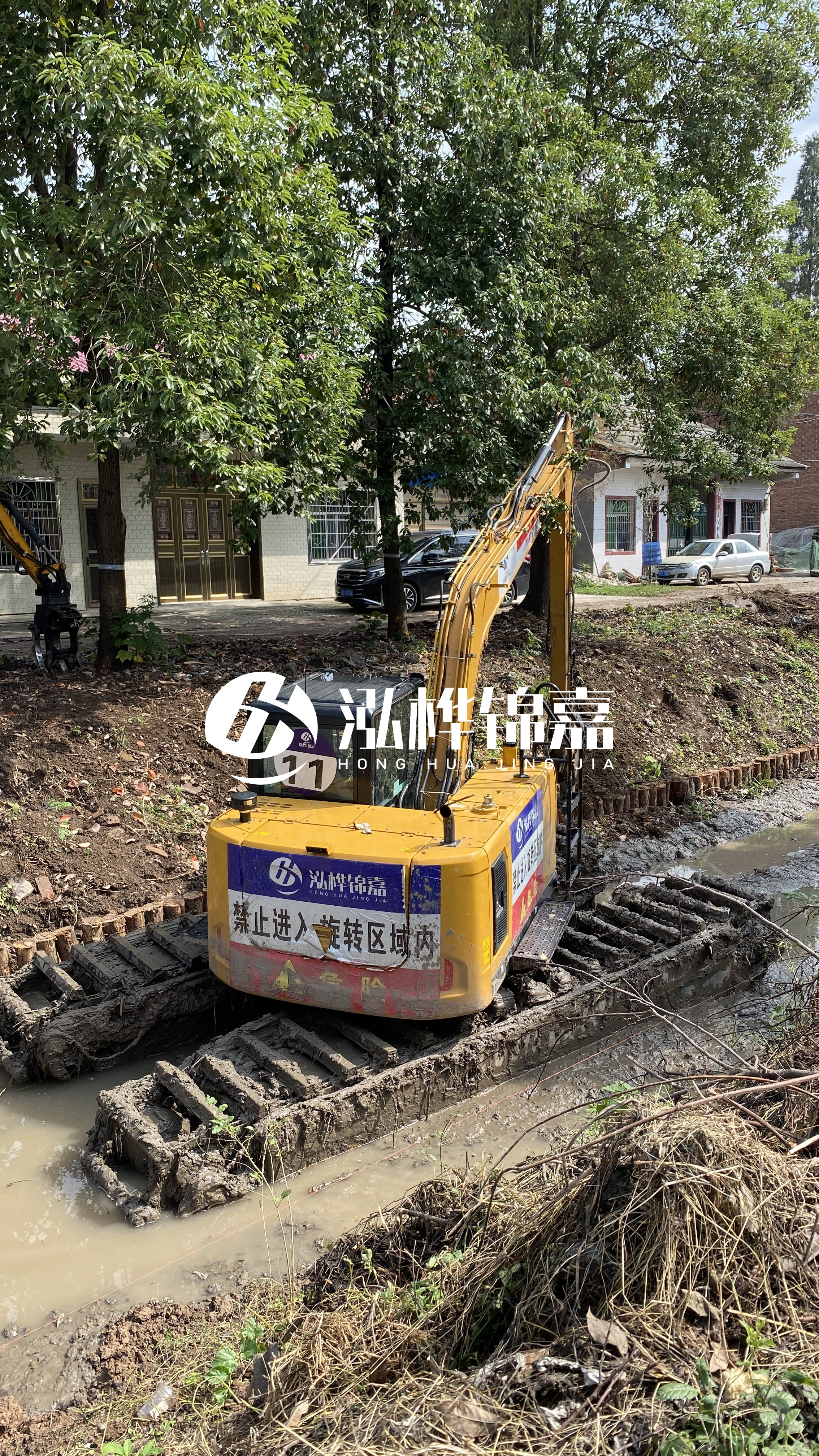 秦皇島挖機(jī)打木樁專業(yè)施工-工地上河堤基礎(chǔ)怎么打木樁？
